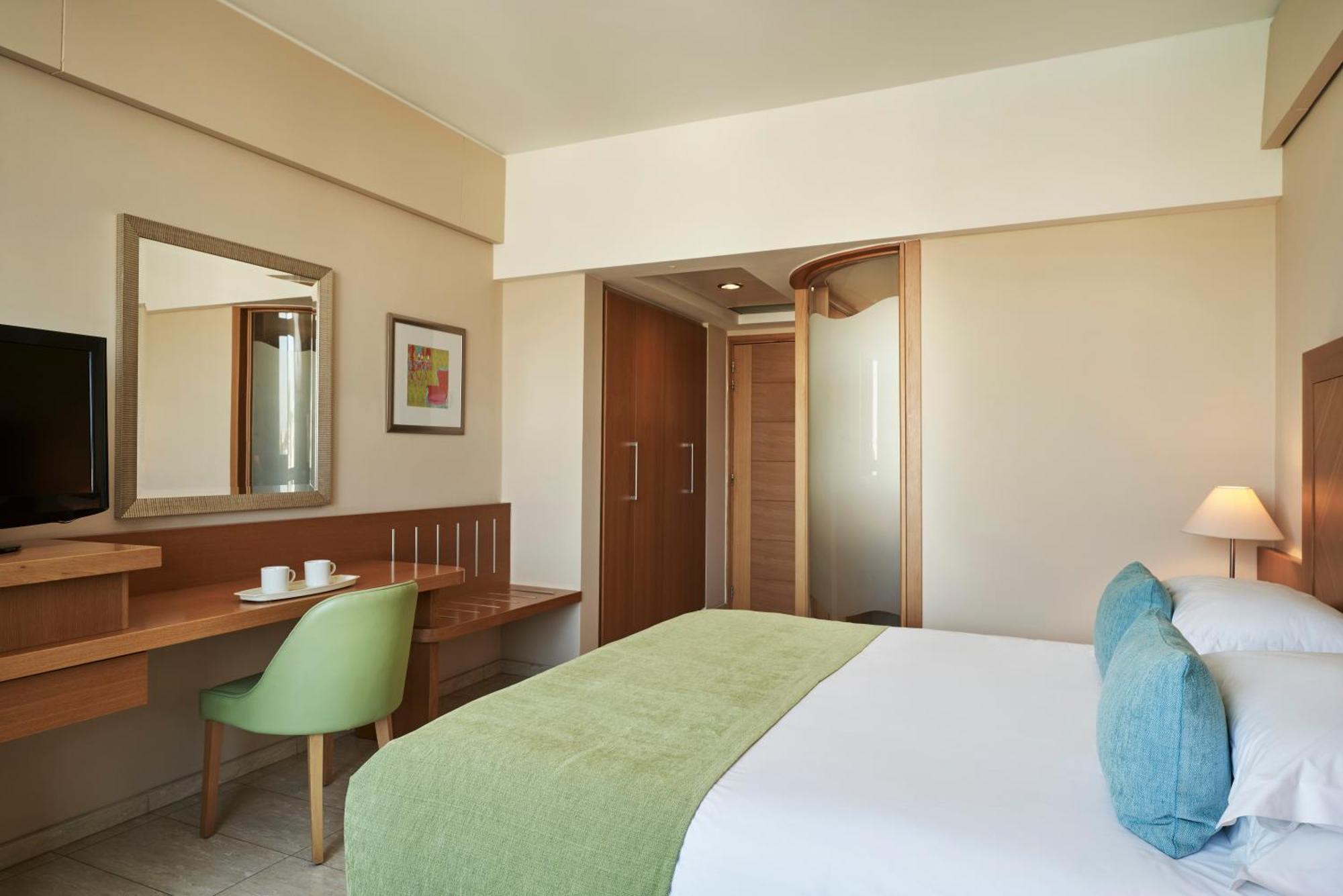 Atlantica Oasis Hotel ลิมาซอล ภายนอก รูปภาพ
