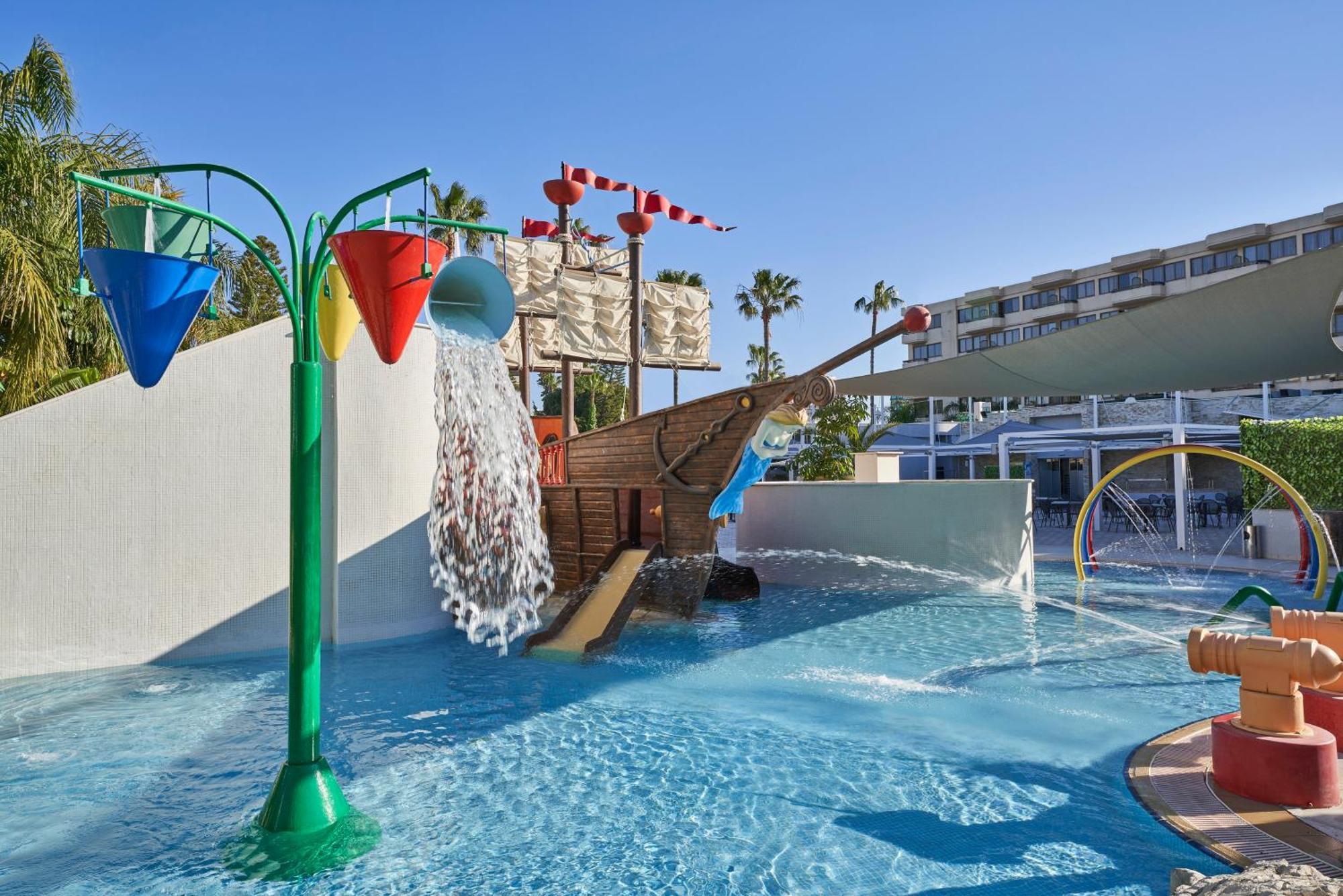 Atlantica Oasis Hotel ลิมาซอล ภายนอก รูปภาพ