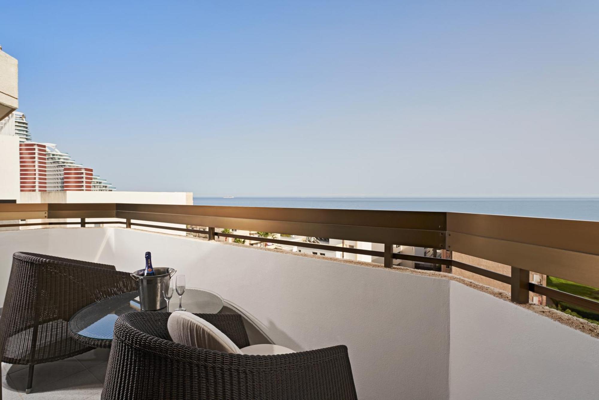 Atlantica Oasis Hotel ลิมาซอล ภายนอก รูปภาพ